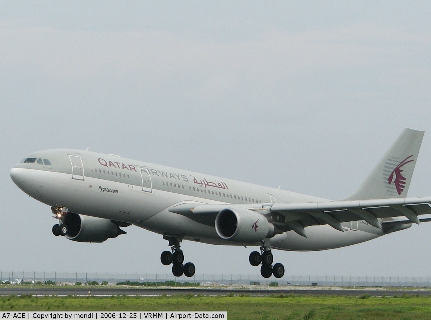 A7-ACE, 2004 Airbus A330-203 C/N 571, Qatar Airways A-330-203 c/n 571 landing runway 36 VRMM/MLE