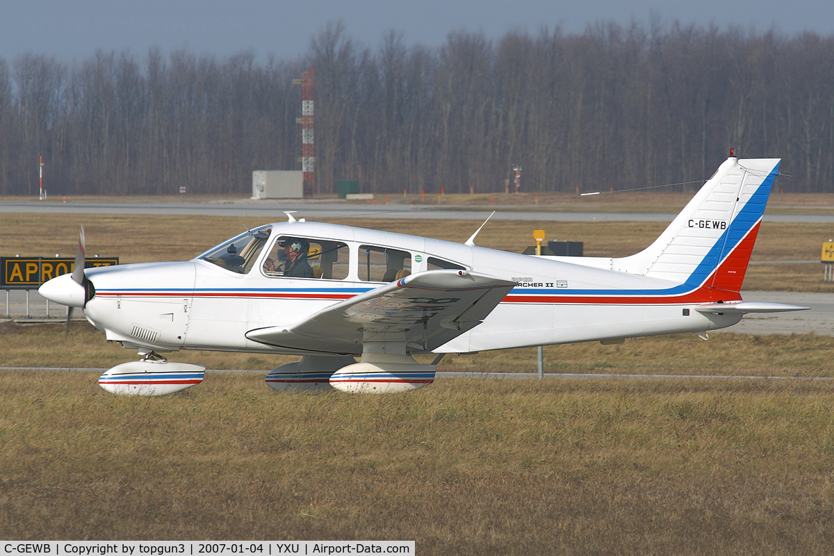 C-GEWB, 1979 Piper PA-28-181 C/N 28-7990357, Taxiing on alpha after landing on RWY15.