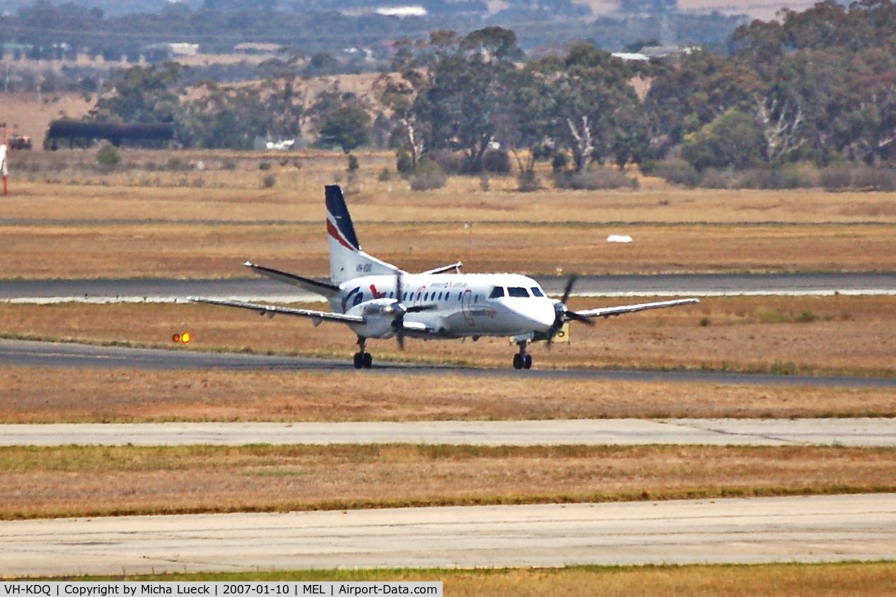 VH-KDQ, 1992 Saab 340B C/N 340B-325, Taxiing to the parking position
