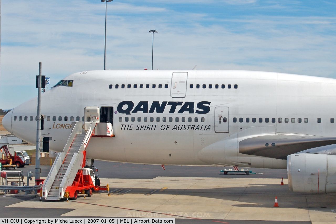 VH-OJU, 1999 Boeing 747-438 C/N 25566, Parked in Melbourne