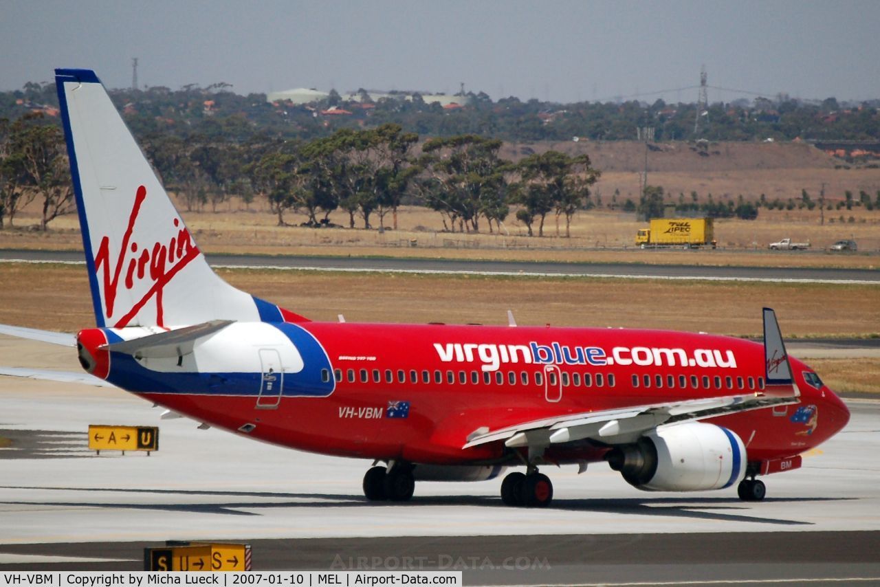 VH-VBM, 2002 Boeing 737-76N C/N 32734, At Melbourne