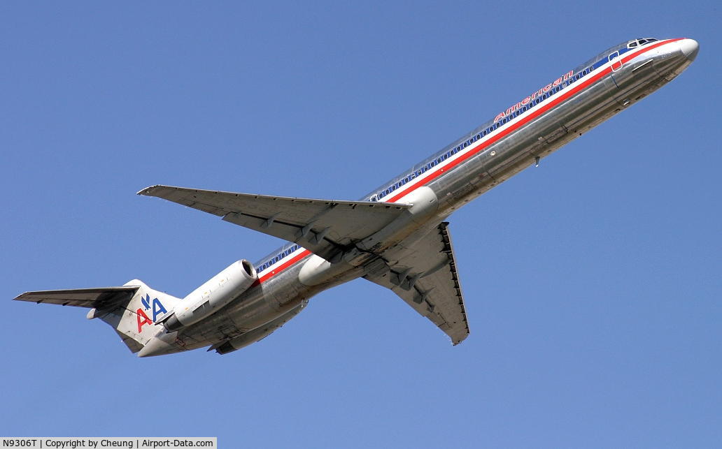 N9306T, 1987 McDonnell Douglas MD-83 (DC-9-83) C/N 49567, Exterior during Takeoff