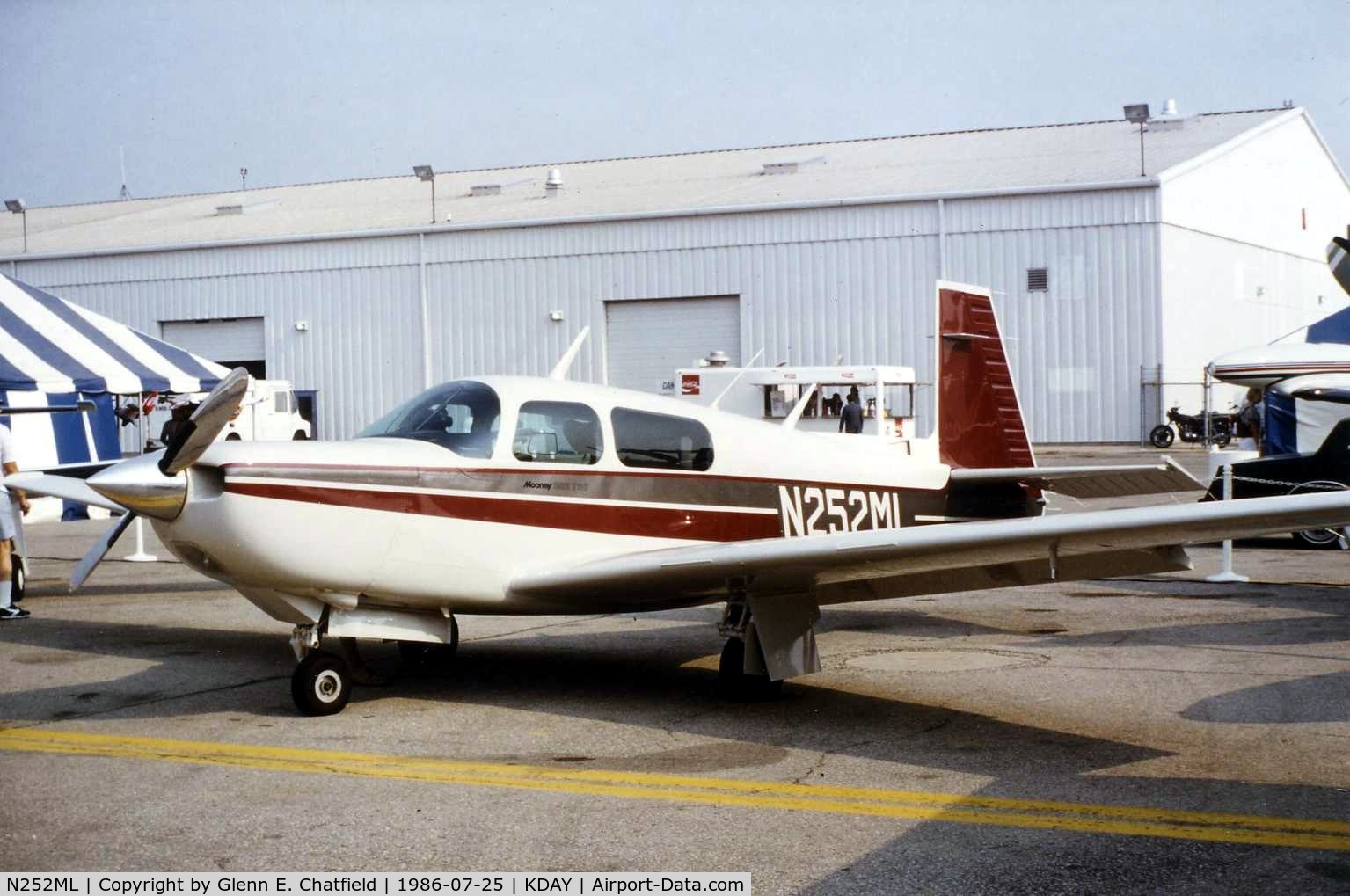 N252ML, Mooney M20K C/N 25-1039, At the Dayton International Air Show & Trade Exposition