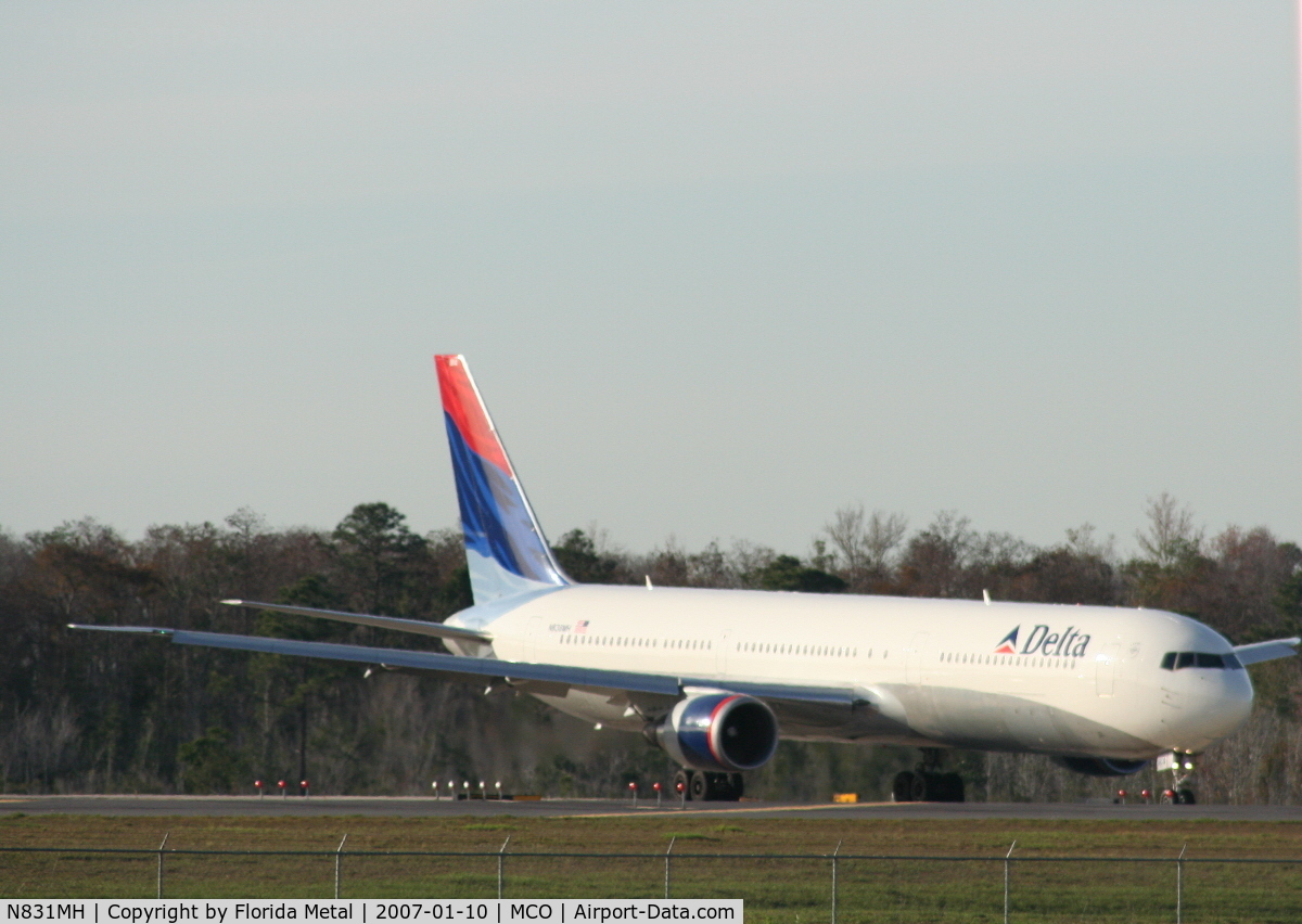 N831MH, 2000 Boeing 767-432/ER C/N 29702, Delta 767-400