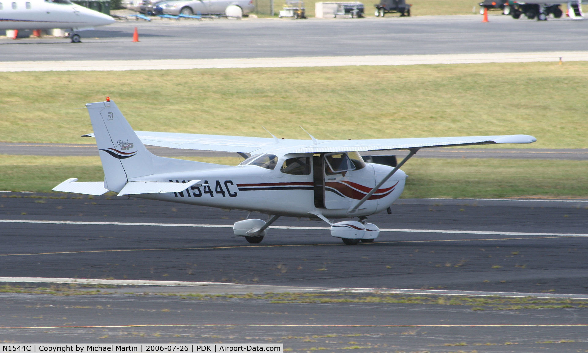 N1544C, 2000 Cessna 172S C/N 172S8365, Taxing to Runway 20R