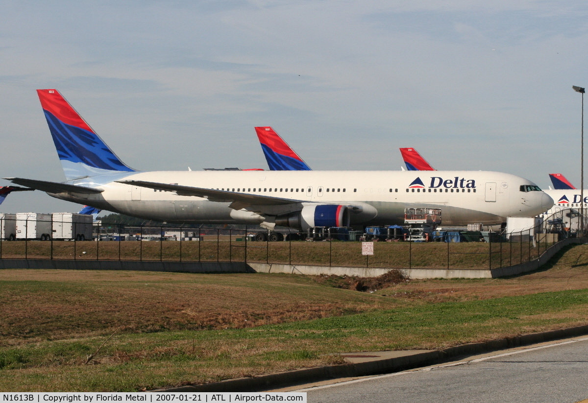 N1613B, 2001 Boeing 767-332 C/N 32776, Overnighting at ATL