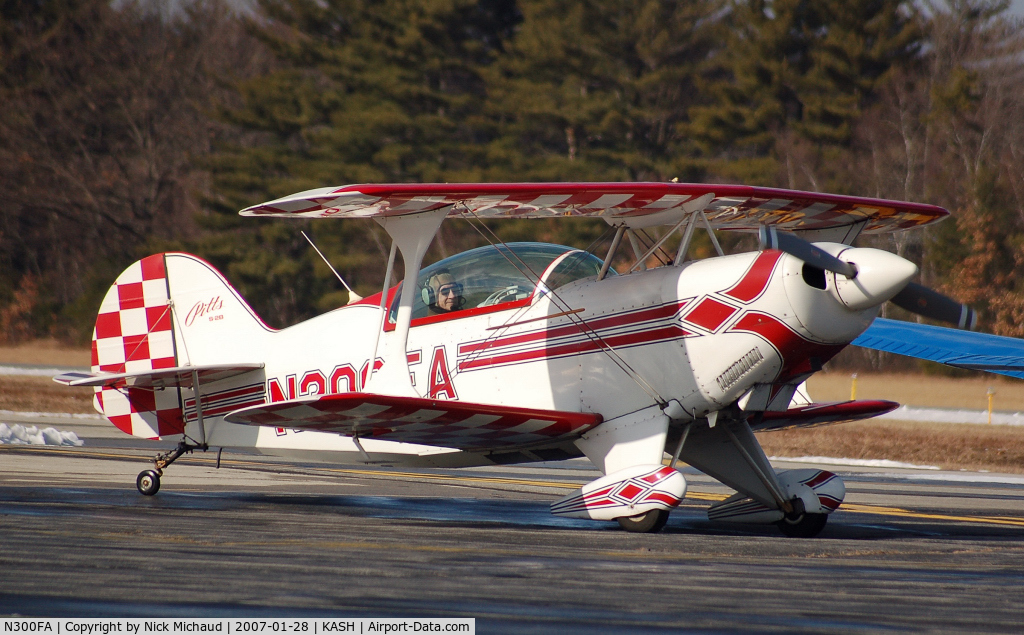 N300FA, Pitts S-2B Special C/N 5055, Nice to see this coming down to runway 32