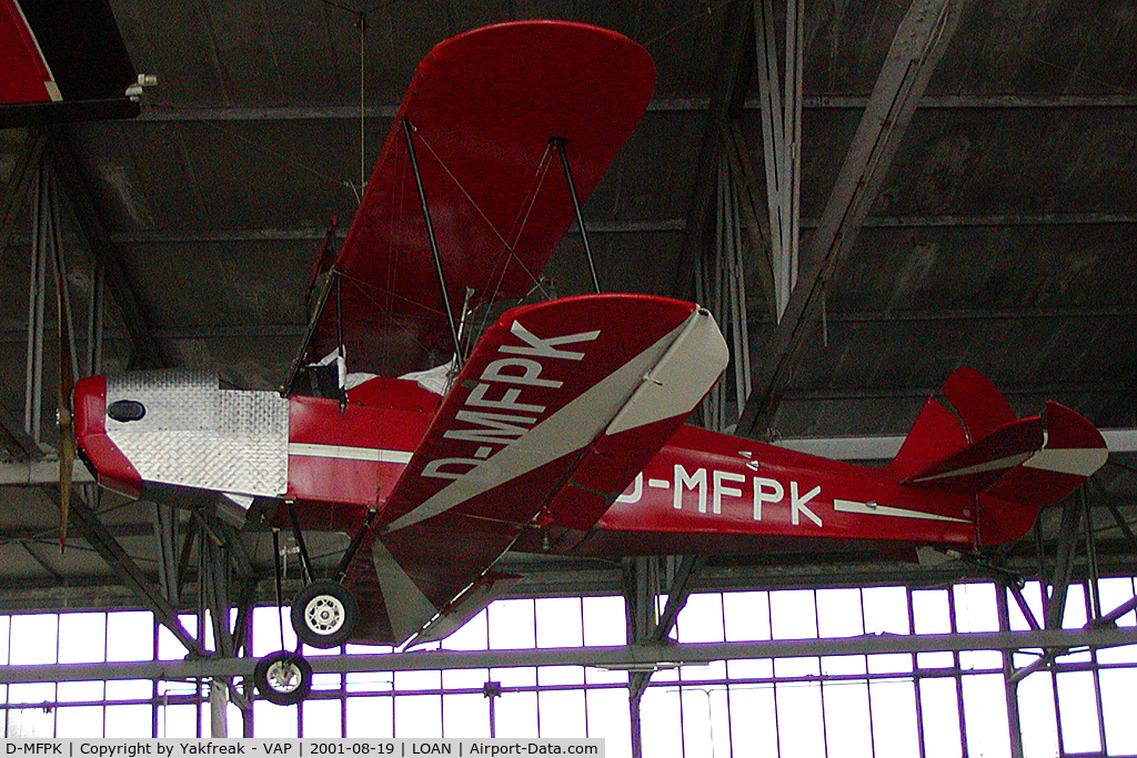D-MFPK, Platzer Kiebitz B2 C/N 103, Hanging arround