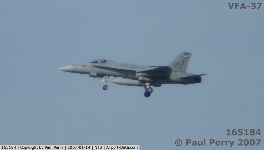 165184, McDonnell Douglas F/A-18C Hornet C/N 1310/C409, Finally coming back down, after not retracting the gear for 3 passes.