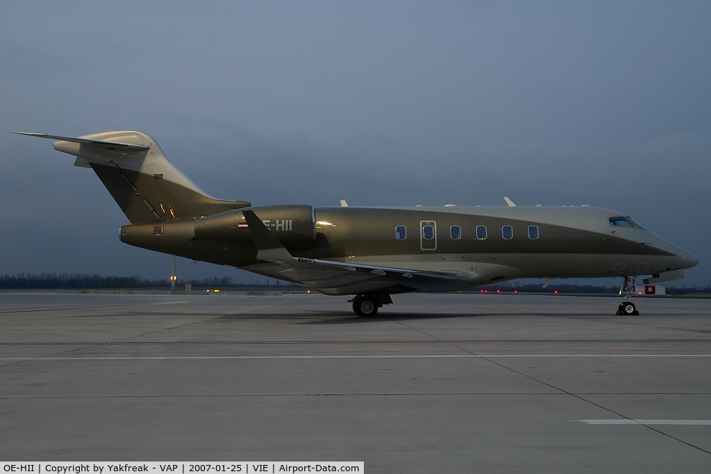 OE-HII, Bombardier Challenger 300 (BD-100-1A10) C/N 20111, Amira Air Challenger 300