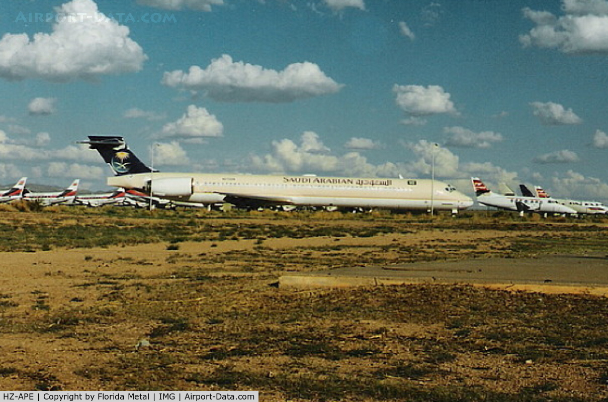 HZ-APE, McDonnell Douglas MD-90-30 C/N 53495, Saudi Arabian MD-90