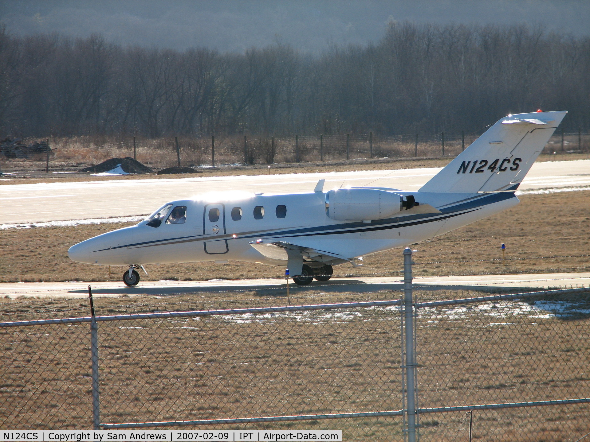 N124CS, 2001 Cessna 525 CitationJet CJ1 C/N 525-0472, On the way out