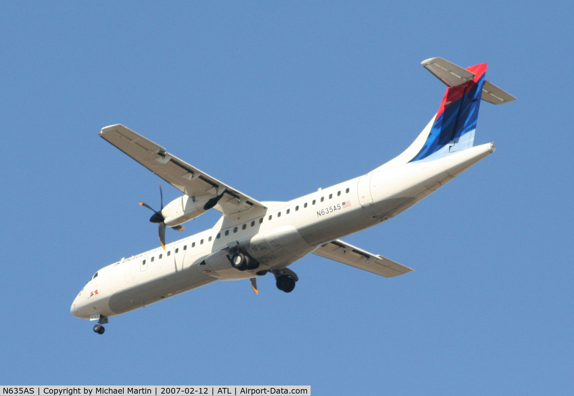 N635AS, 1993 ATR 72-212 C/N 372, Over the numbers of 26L