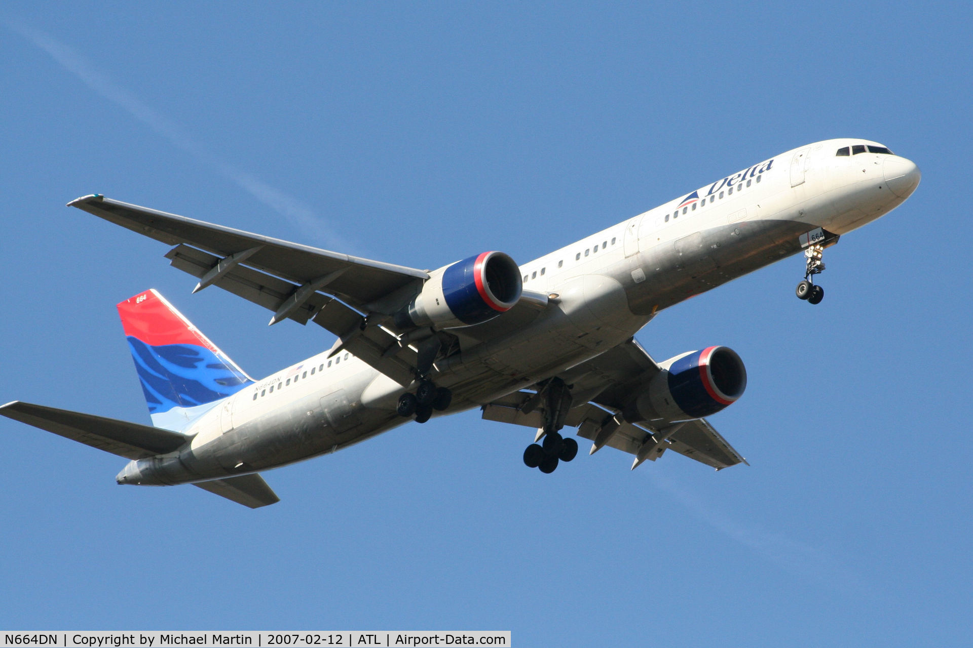 N664DN, 1991 Boeing 757-232 C/N 25012, On final for Runway 9R