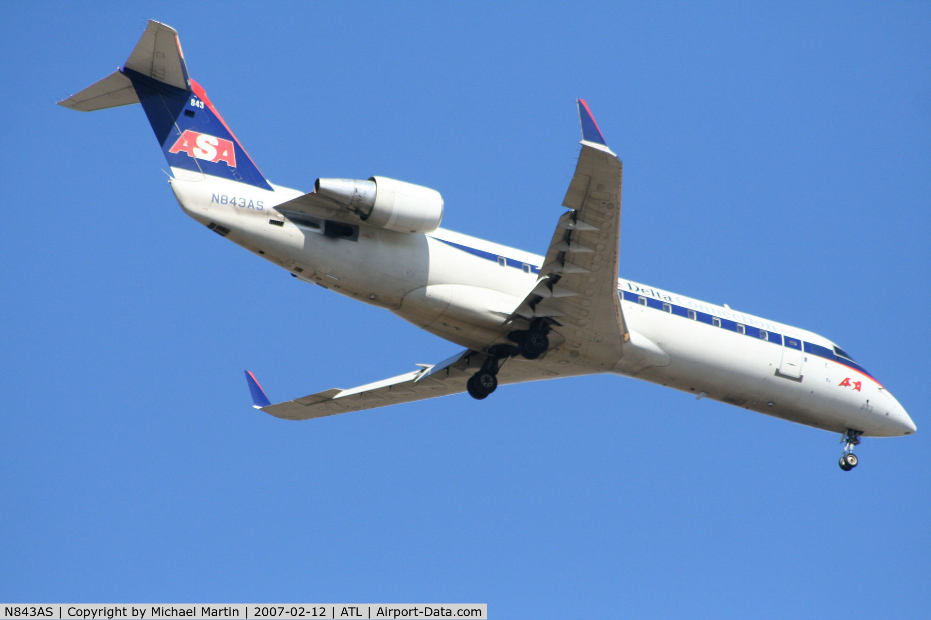 N843AS, 1999 Bombardier CRJ-200ER (CL-600-2B19) C/N 7310, Over the numbers of 9R