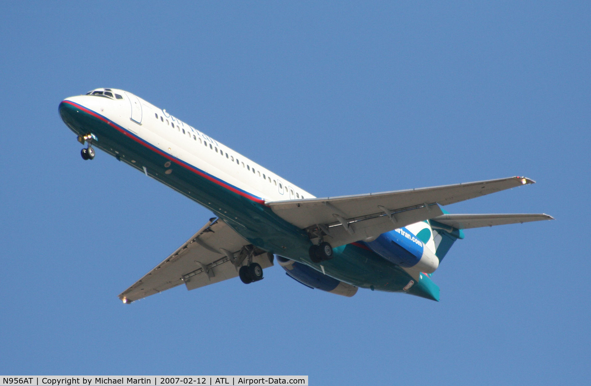 N956AT, 2000 Boeing 717-200 C/N 55018, On final for Runway 26L