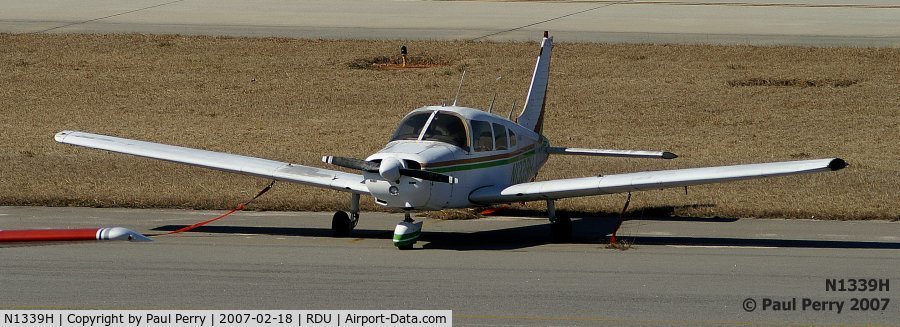 N1339H, Piper PA-28-161 C/N 28-7716017, From this angle, looks like a whole lot of wing