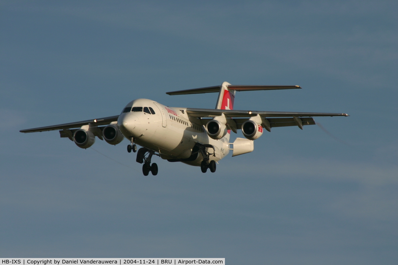 HB-IXS, 1995 British Aerospace Avro 146-RJ100 C/N E3280, arrival of flight LX778