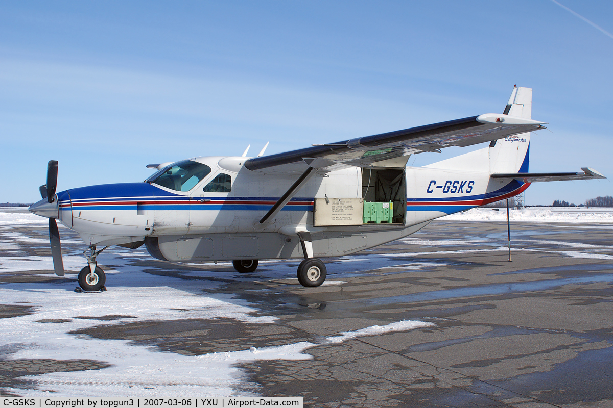 C-GSKS, 1999 Cessna 208B Grand Caravan C/N 208B0762, Parked at ESSO ramp.