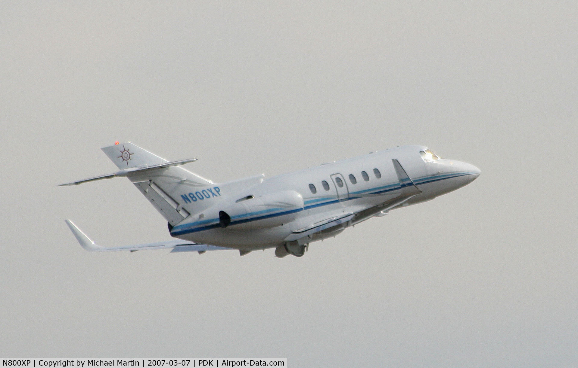 N800XP, 2001 Raytheon Hawker 800XP C/N 258541, Departing PDK enroute to NEW