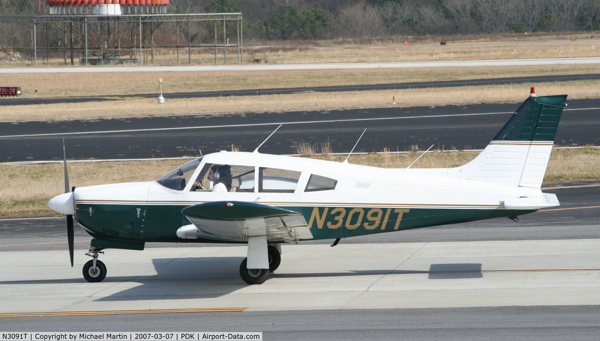 N3091T, 1972 Piper PA-28R-200 C/N 28R-7235312, Taxing back from flight