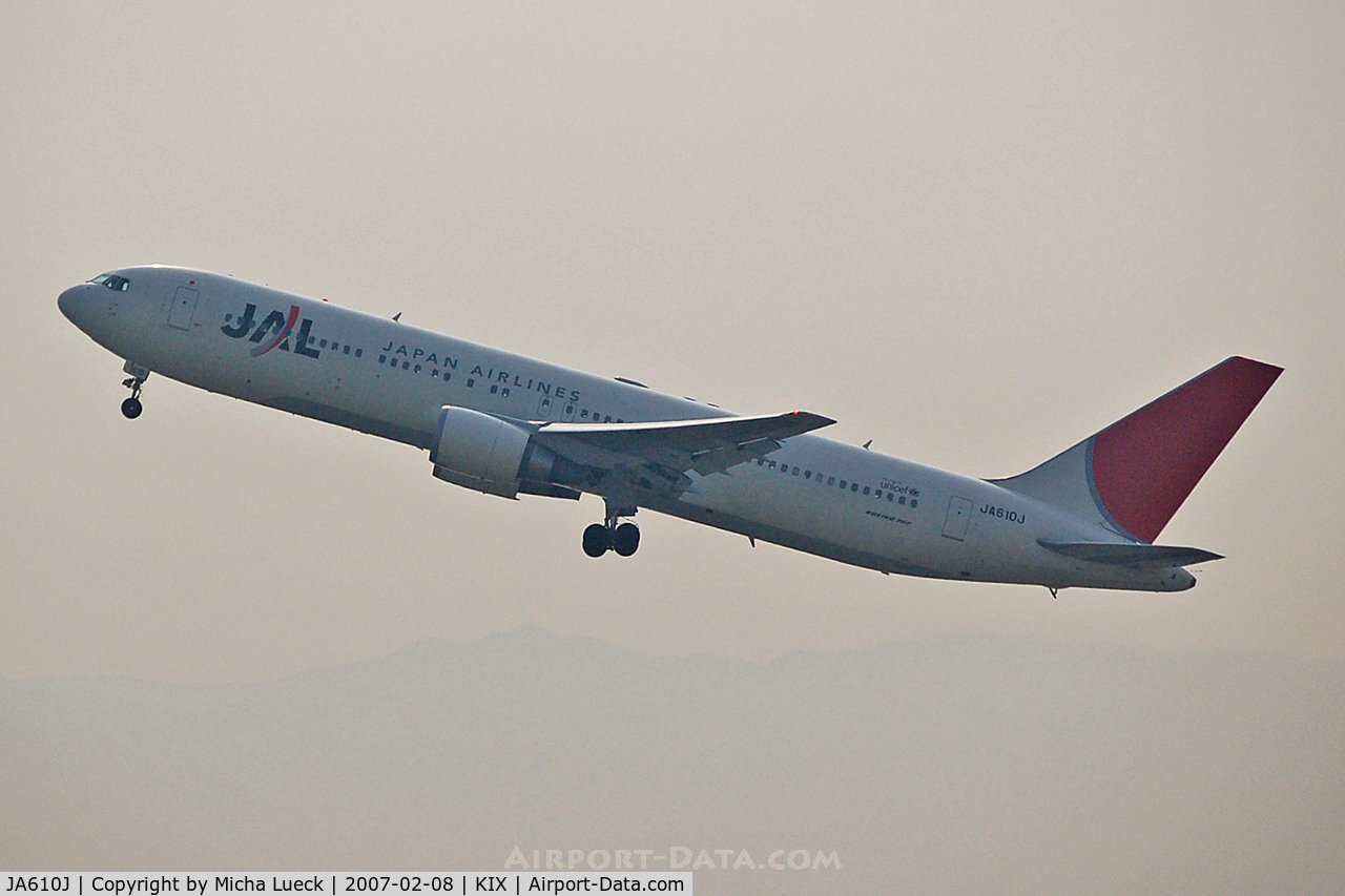 JA610J, 2004 Boeing 767-346/ER C/N 33846, Climbing out of Kansai