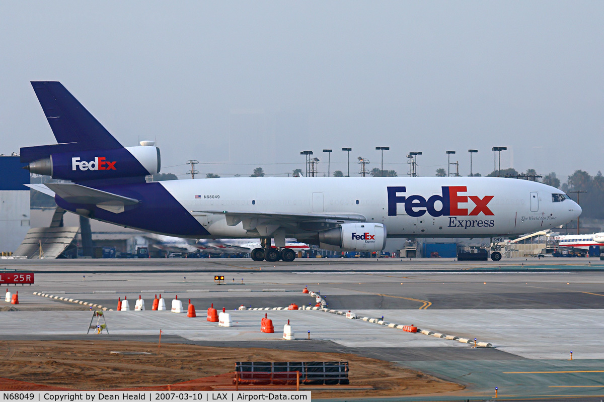 N68049, 1973 McDonnell Douglas MD-10-10F C/N 47803, FedEx N68049 (FLT FDX912) from Memphis Int'l (KMEM) taxiing to the cargo terminal after arrival on the north complex.
