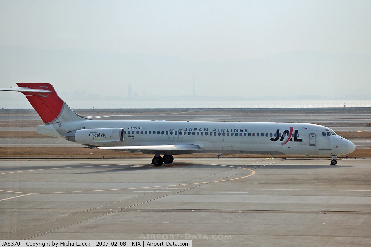 JA8370, 1991 McDonnell Douglas MD-87 (DC-9-87) C/N 53039, Taxiing to the runway