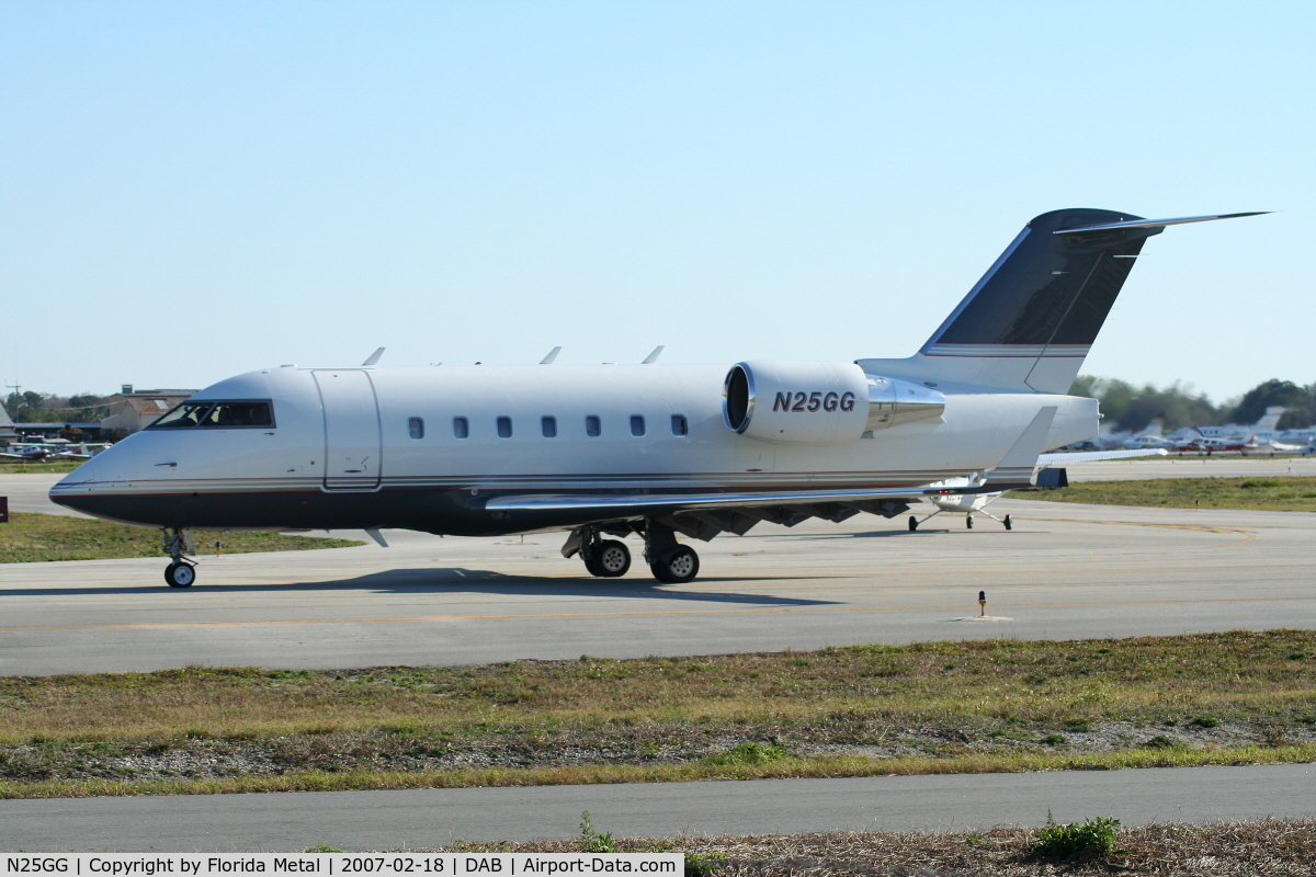 N25GG, 2002 Bombardier Challenger 604 (CL-600-2B16) C/N 5536, CL 600