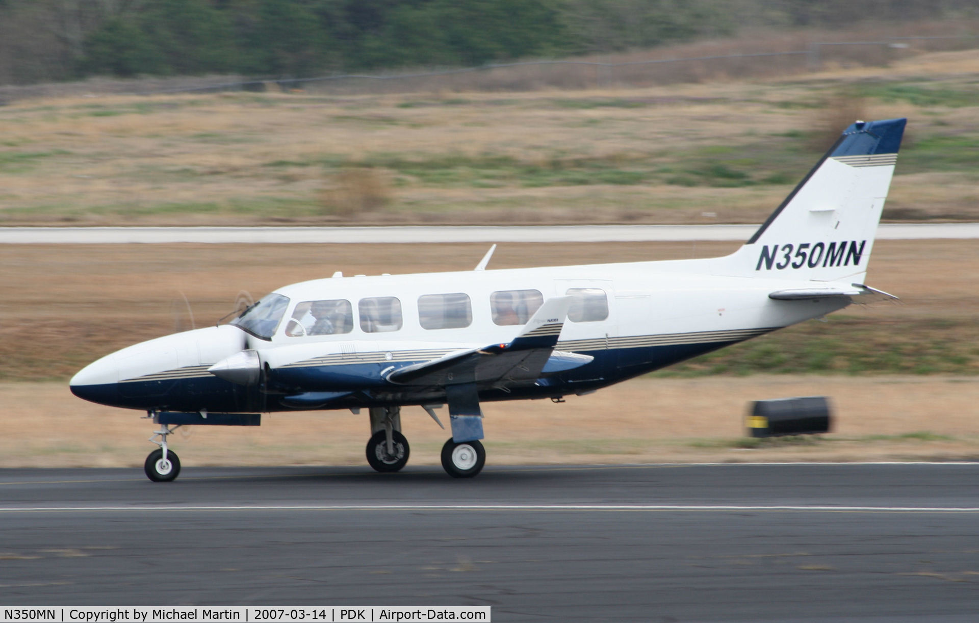N350MN, Piper PA-31-350 Chieftain C/N 318152042, Taxing to Epps Air Service