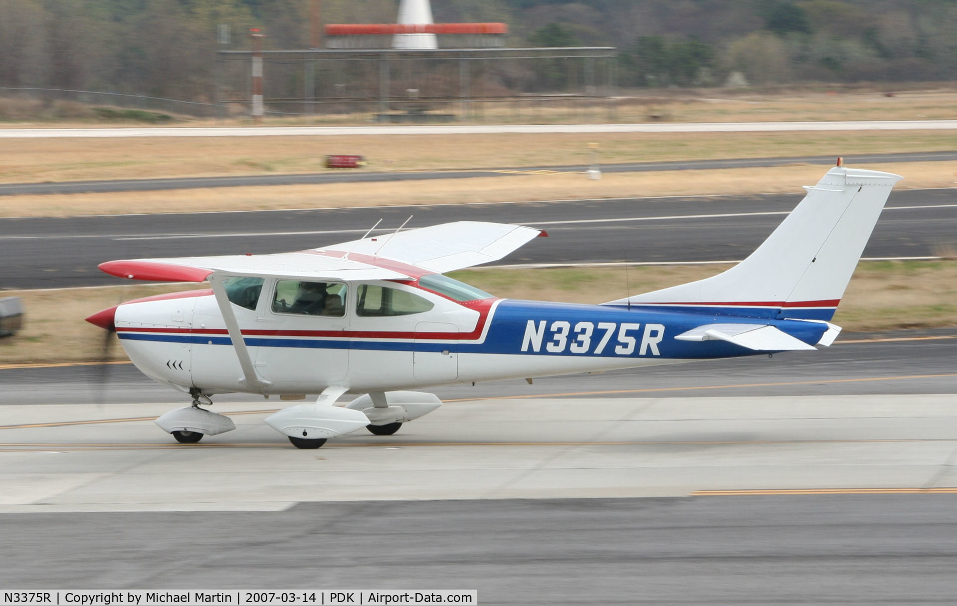 N3375R, 1967 Cessna 182L Skylane C/N 18258675, Taxing to Runway 20R