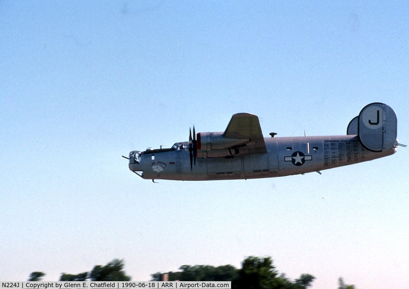 N224J, 1944 Consolidated B-24J-85-CF Liberator C/N 1347 (44-44052), Flying by the audience