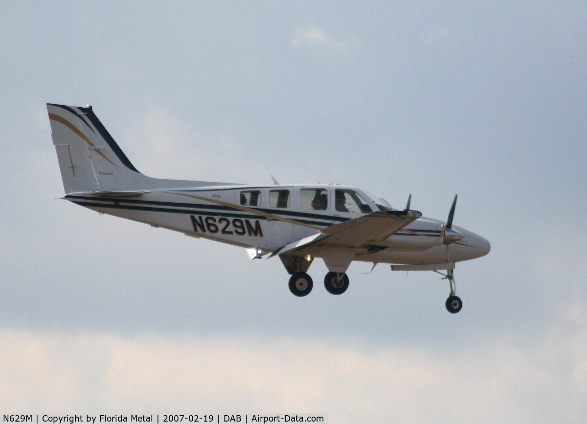 N629M, 2001 Raytheon Aircraft Company 58 C/N TH-2010, Baron 58