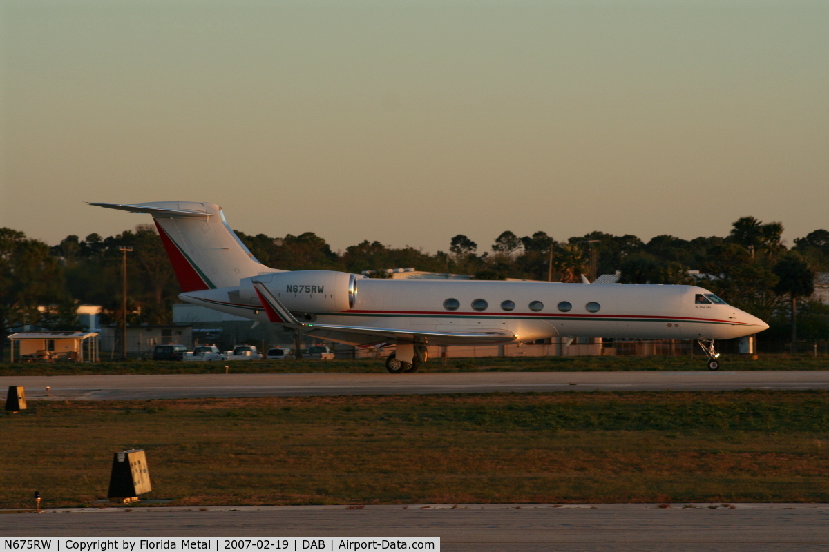 N675RW, 1997 Gulfstream Aerospace G-V C/N 526, Coca Cola