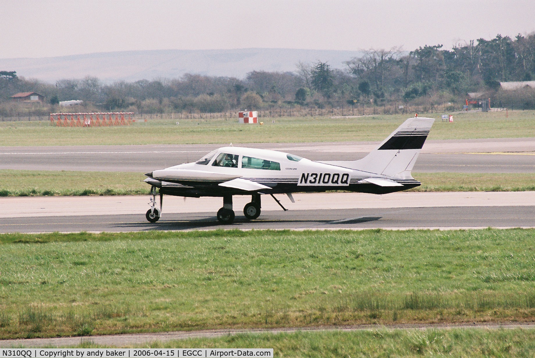 N310QQ, 1973 Cessna 310Q C/N 310Q0695, taxing in from landing on runway [24R] going onto the [NEA] ramp.