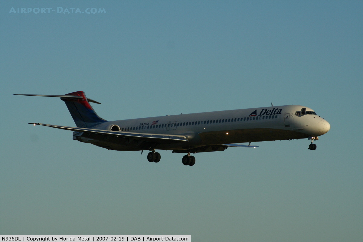 N936DL, 1989 McDonnell Douglas MD-88 C/N 49723, Delta