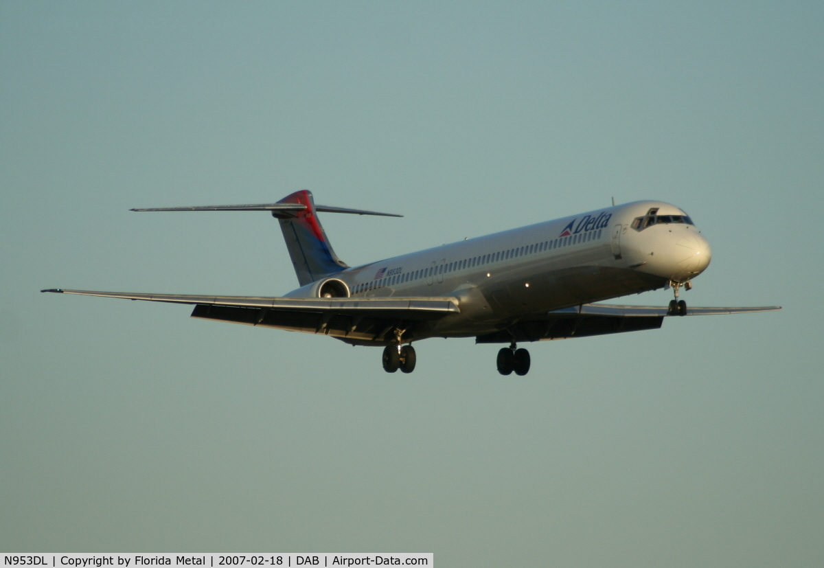 N953DL, 1990 McDonnell Douglas MD-88 C/N 49884, Delta