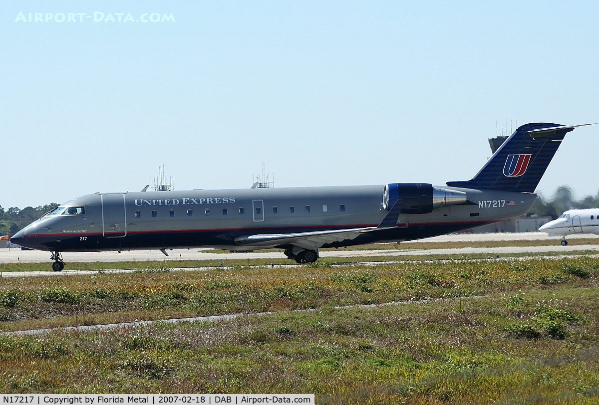 N17217, 1998 Canadair CRJ-200LR (CL-600-2B19) C/N 7217, United Express