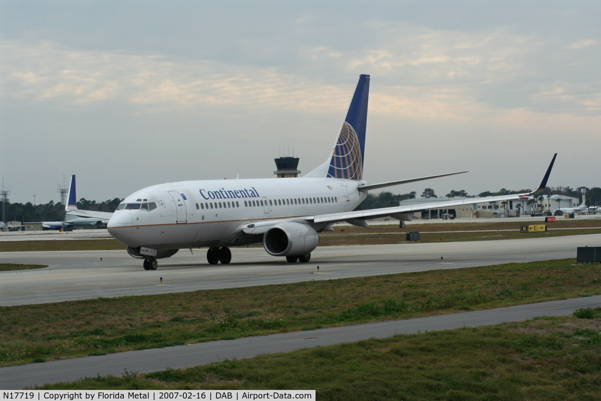 N17719, 1999 Boeing 737-724 C/N 28938, Continental