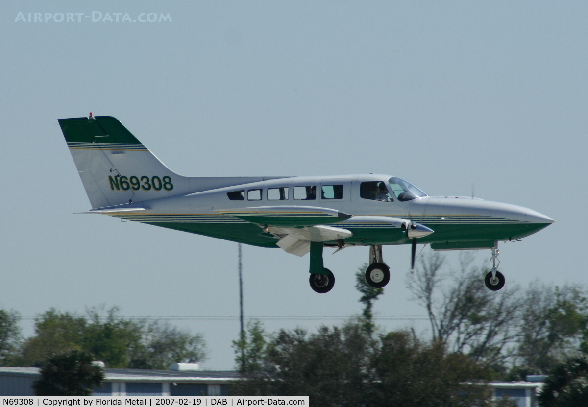 N69308, 1973 Cessna 402B C/N 402B0426, C402