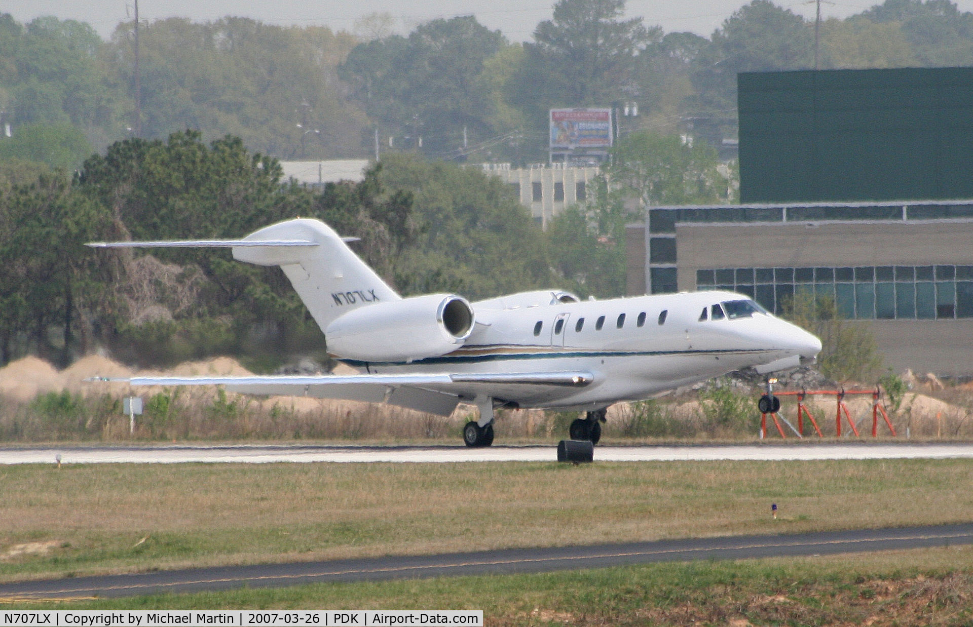 N707LX, 1999 Cessna 750 Citation X Citation X C/N 750-0078, Landing Runway 20L