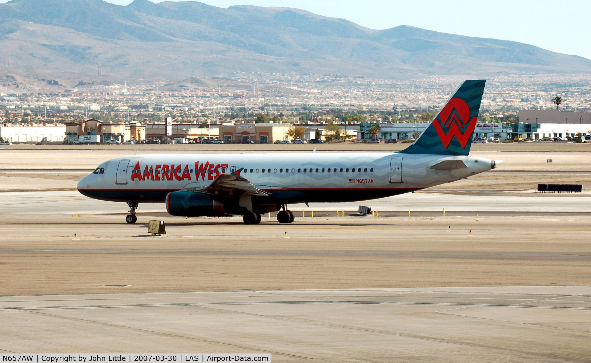 N657AW, 1999 Airbus A320-232 C/N 1083, America West flight taxi to take-off