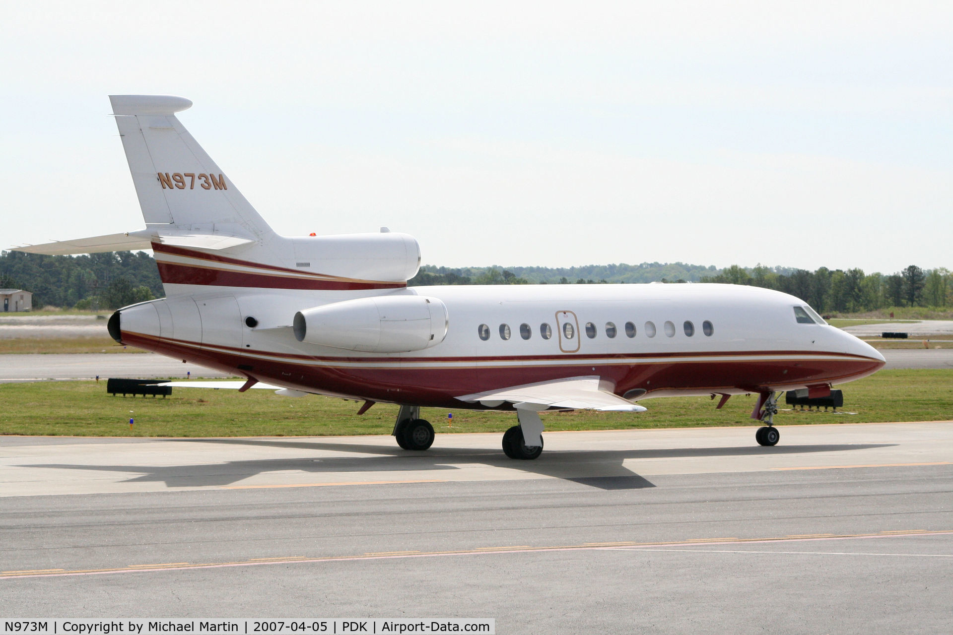 N973M, 2000 Dassault Falcon 900EX C/N 73, Taxing to Runway 2R