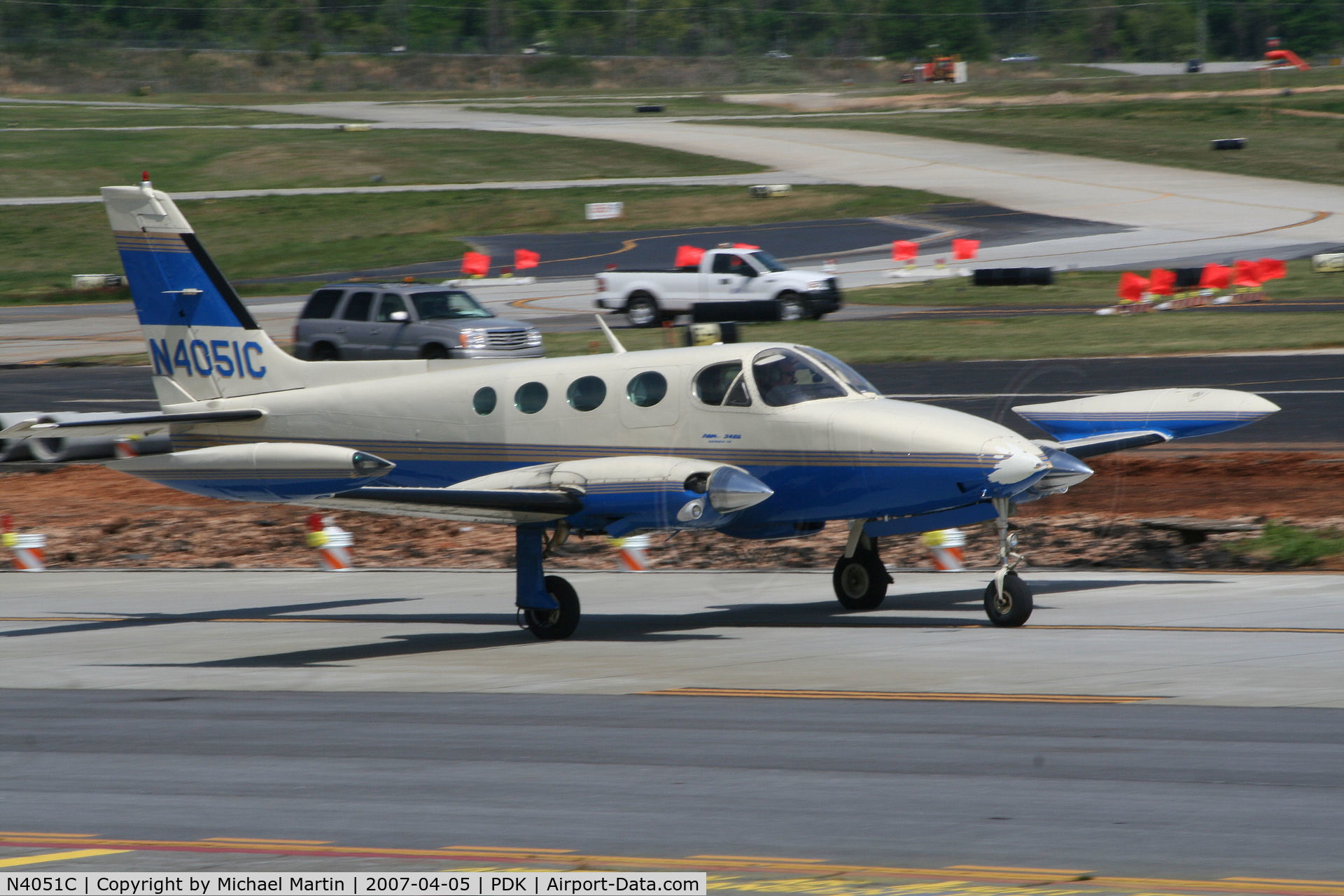 N4051C, 1980 Cessna 340A C/N 340A0995, Taxing past on going construction