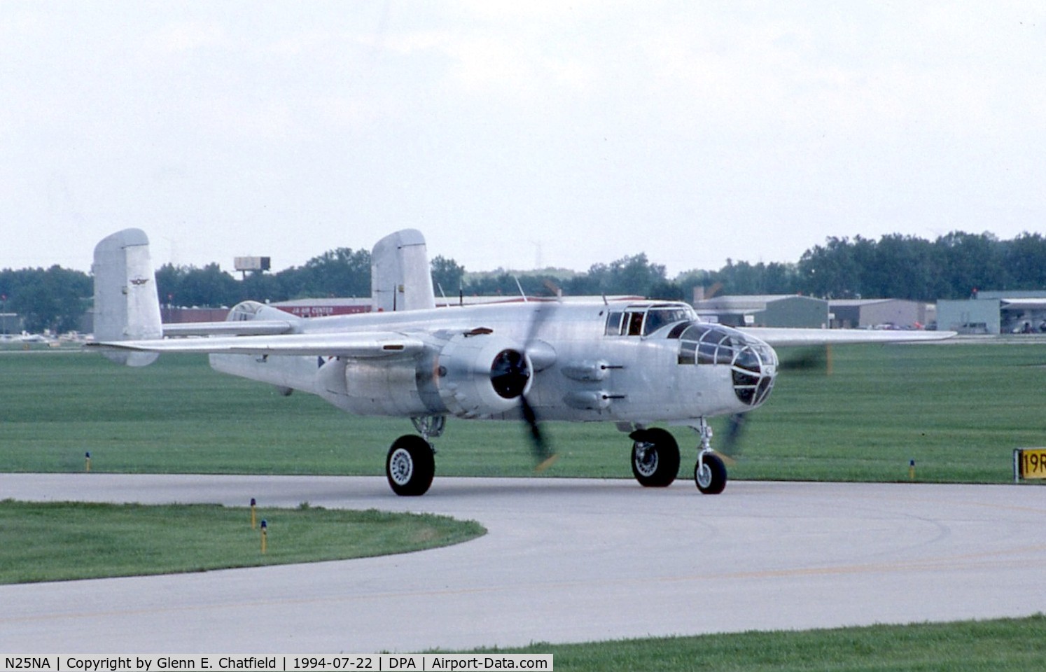 N25NA, 1944 North American B-25J Mitchell Mitchell C/N 108-47479, Taxiing by air boss stand