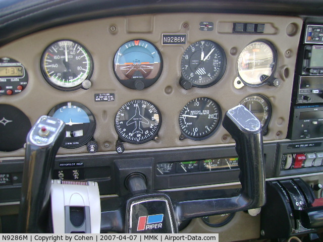 N9286M, 1985 Piper PA-28-161 C/N 28-8616044, cockpit view of N9286M