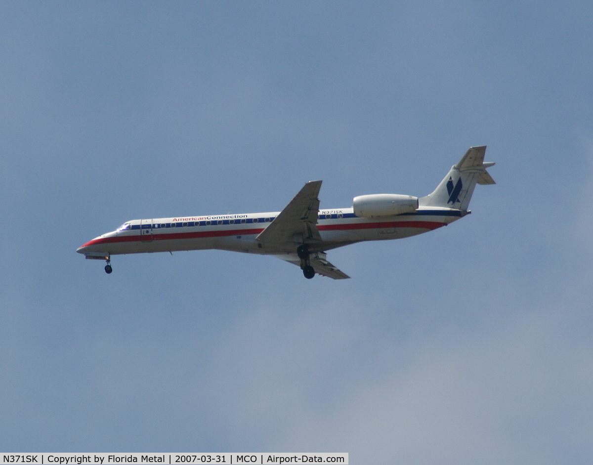 N371SK, 2001 Embraer ERJ-140LR (EMB-135KL) C/N 145535, American Eagle