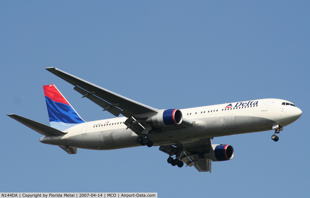 N144DA, 1999 Boeing 767-332 C/N 27584, Delta