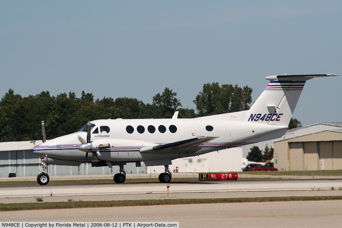 N948CE, 2000 Raytheon Aircraft Company B200 C/N BB-1736, B200