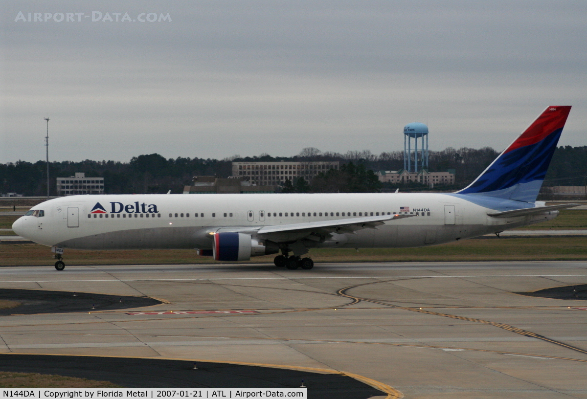 N144DA, 1999 Boeing 767-332 C/N 27584, Delta